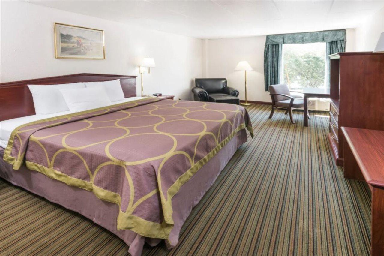 Super 8 By Wyndham Columbus Otel Dış mekan fotoğraf