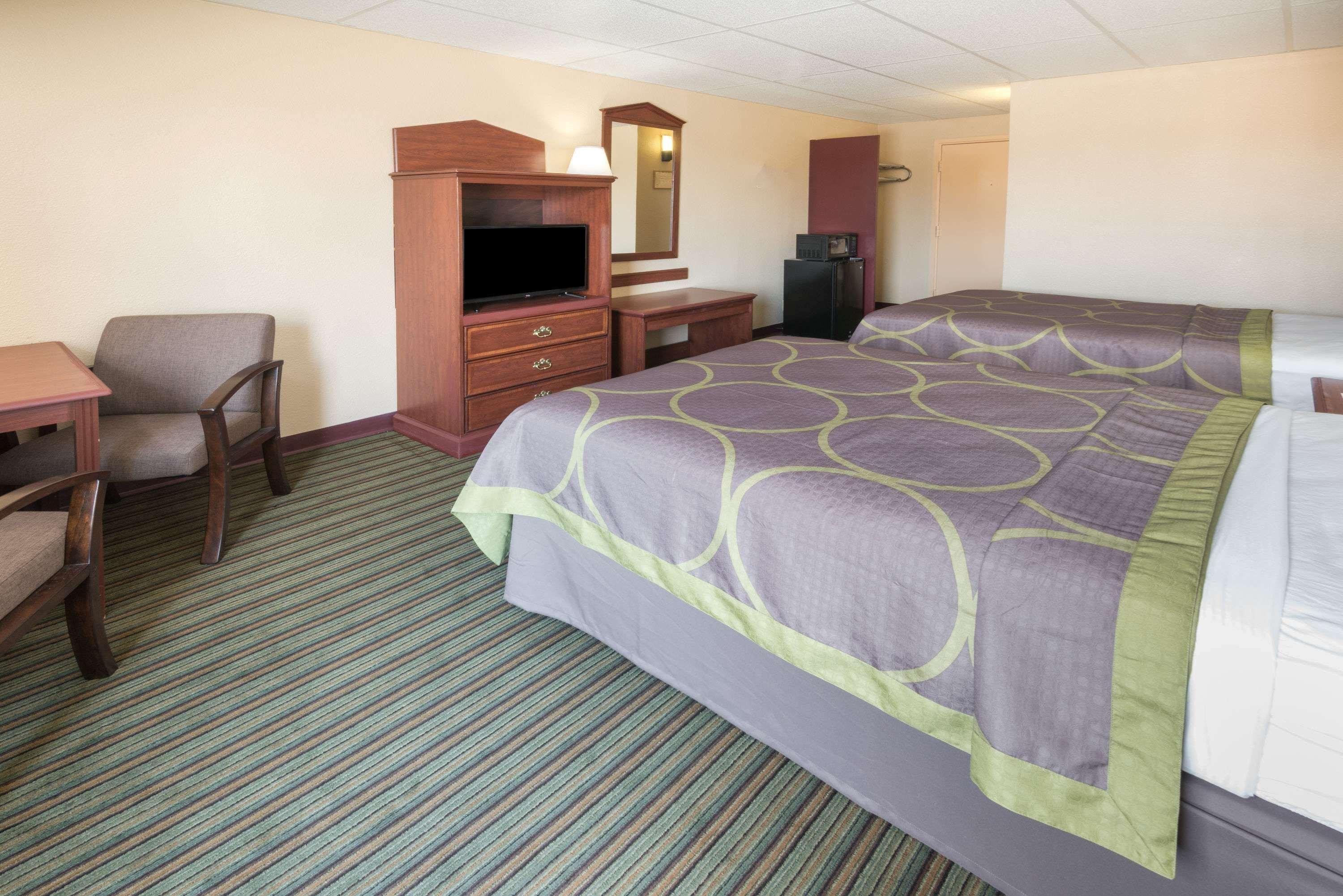 Super 8 By Wyndham Columbus Otel Dış mekan fotoğraf