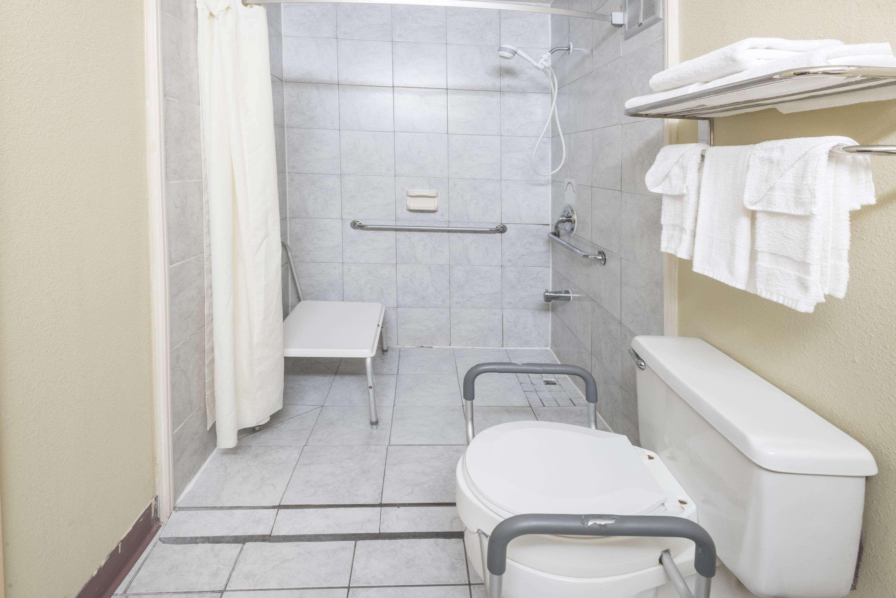 Super 8 By Wyndham Columbus Otel Dış mekan fotoğraf