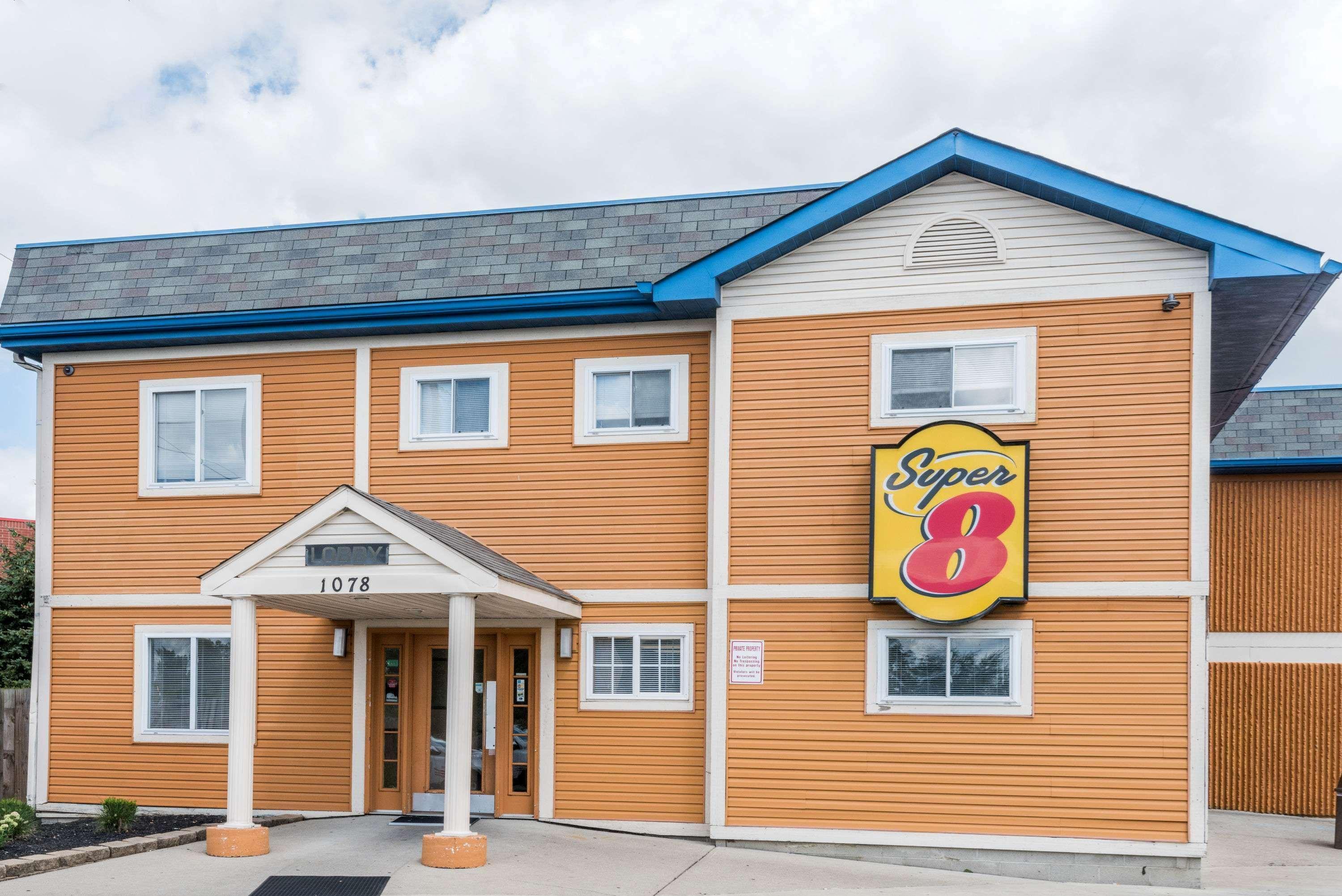 Super 8 By Wyndham Columbus Otel Dış mekan fotoğraf