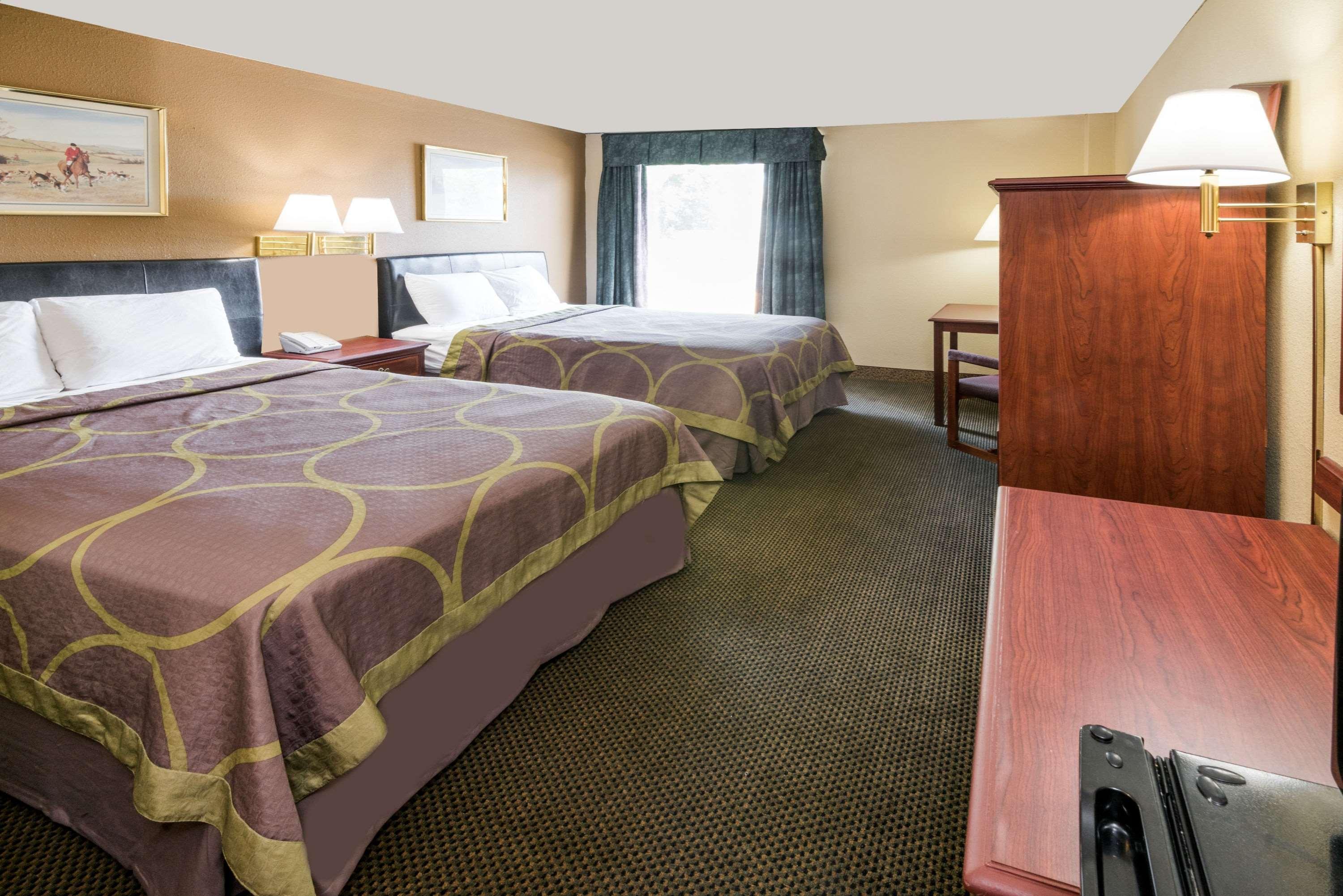 Super 8 By Wyndham Columbus Otel Dış mekan fotoğraf
