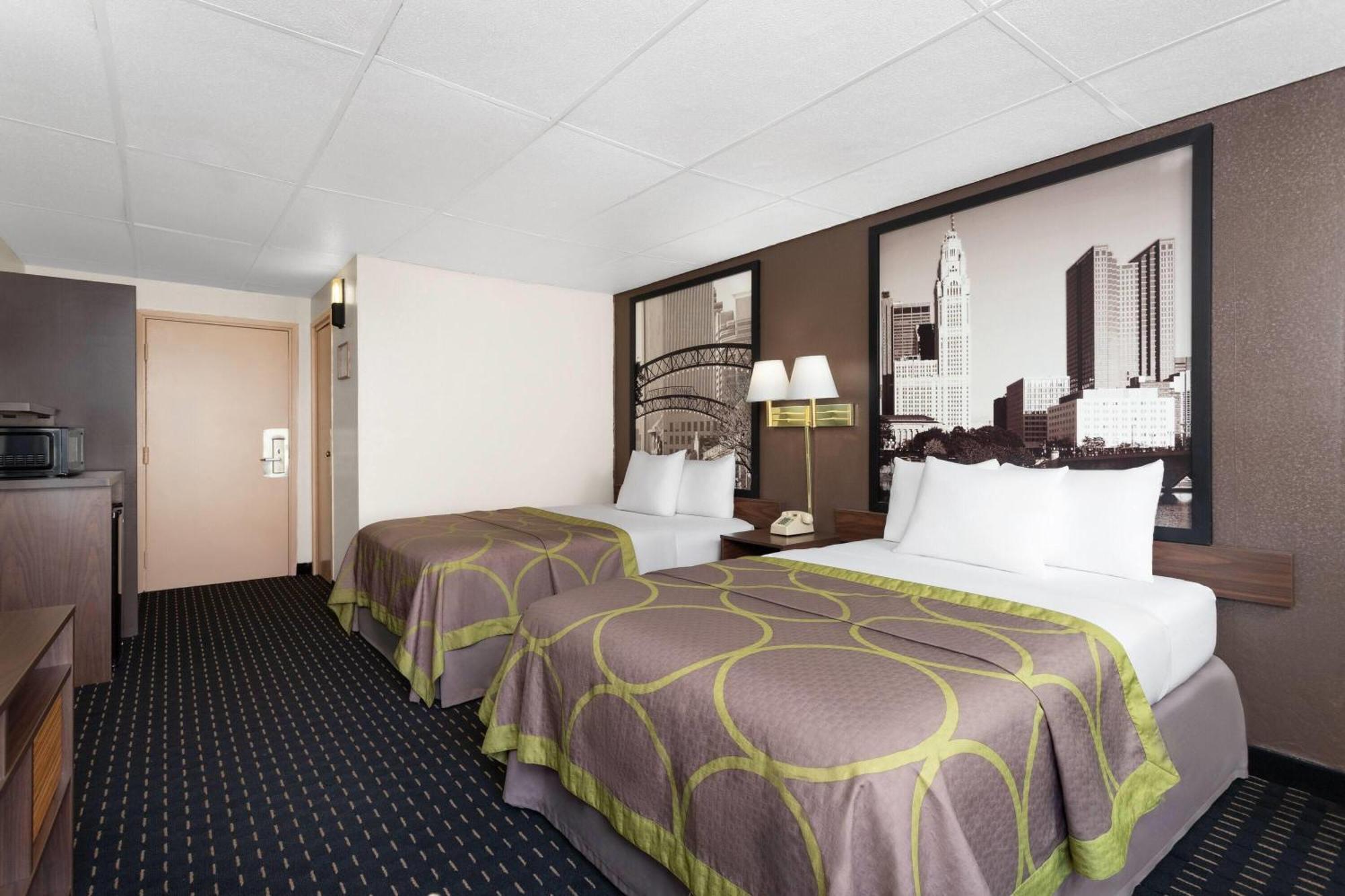 Super 8 By Wyndham Columbus Otel Dış mekan fotoğraf