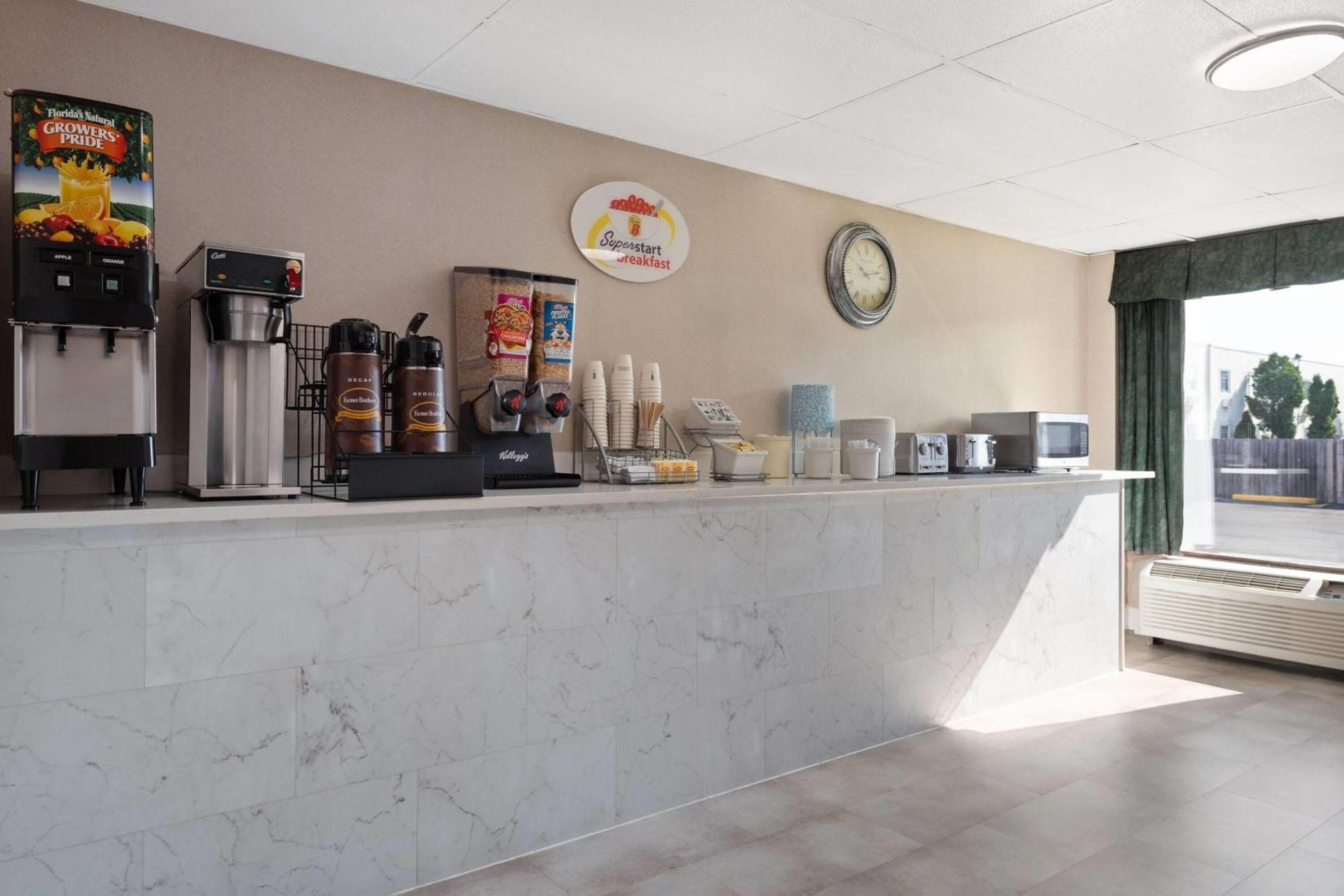 Super 8 By Wyndham Columbus Otel Dış mekan fotoğraf