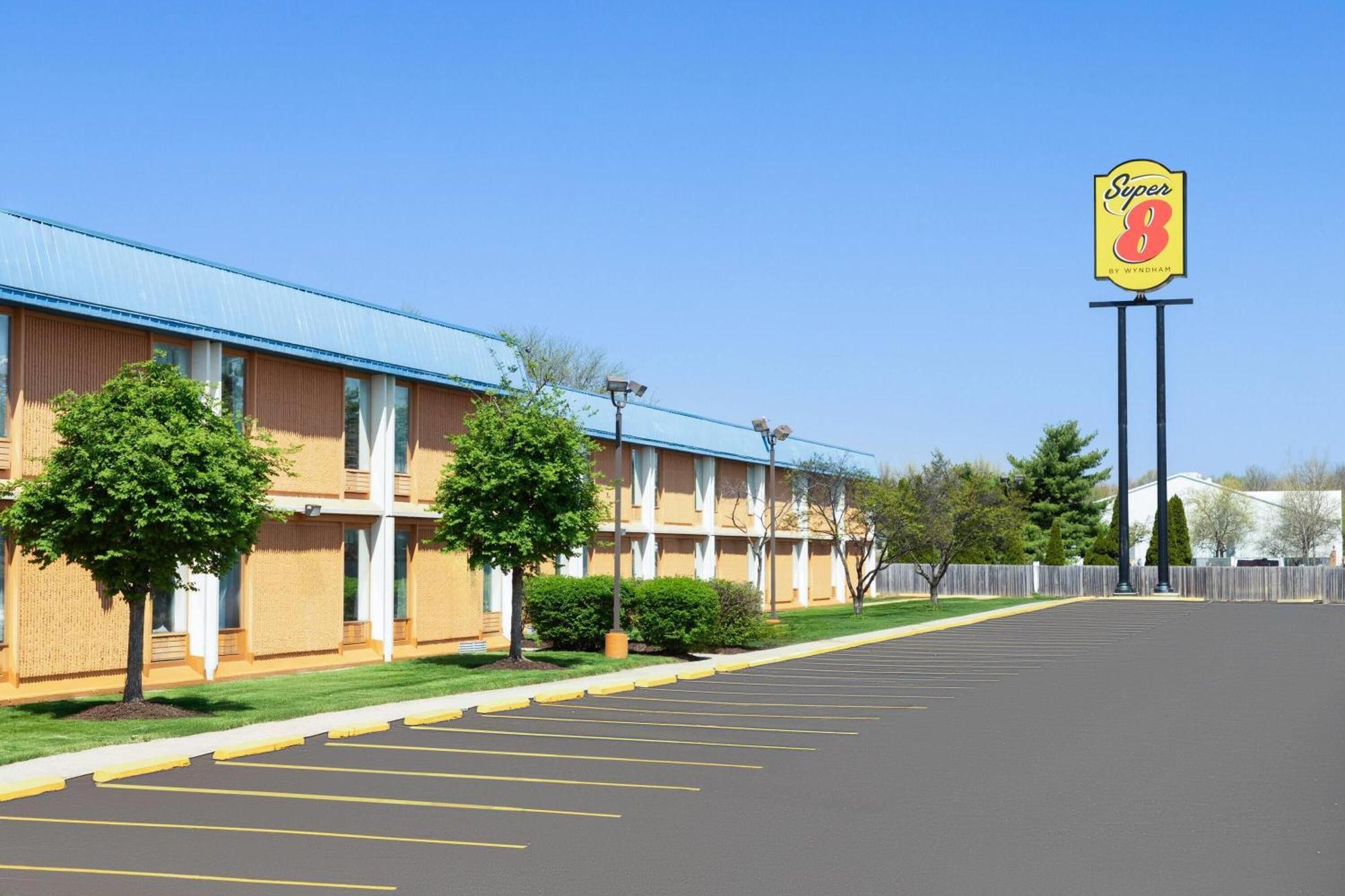 Super 8 By Wyndham Columbus Otel Dış mekan fotoğraf