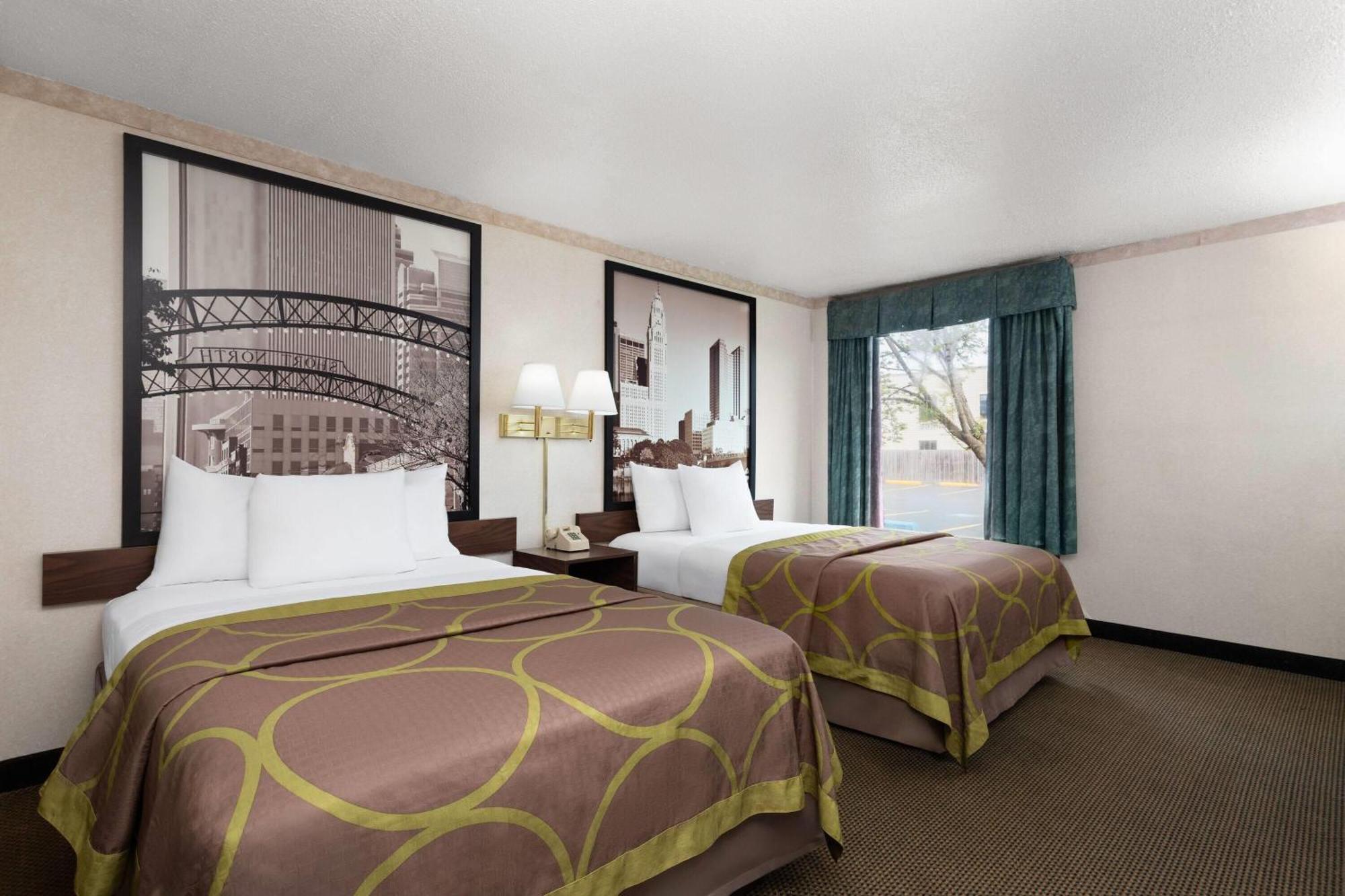 Super 8 By Wyndham Columbus Otel Dış mekan fotoğraf