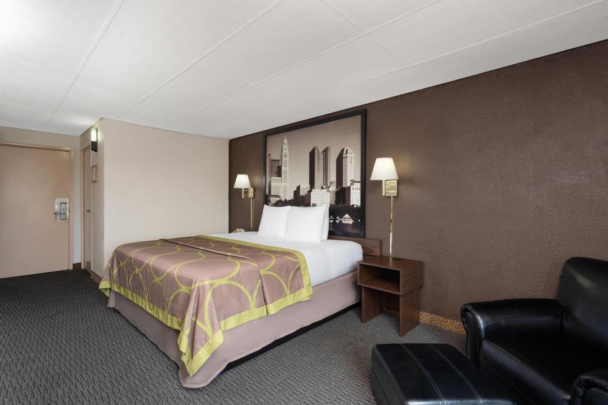 Super 8 By Wyndham Columbus Otel Dış mekan fotoğraf