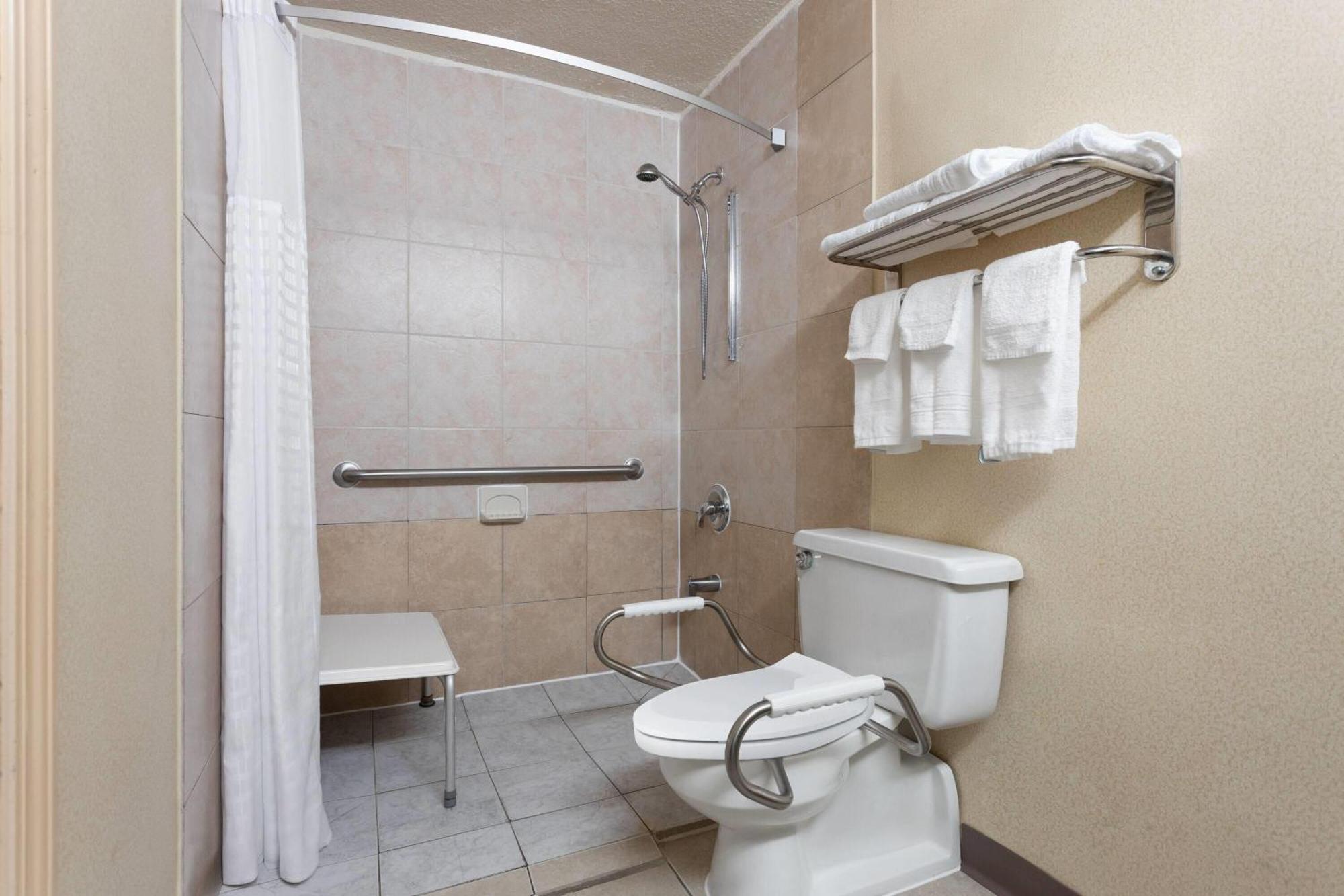 Super 8 By Wyndham Columbus Otel Dış mekan fotoğraf