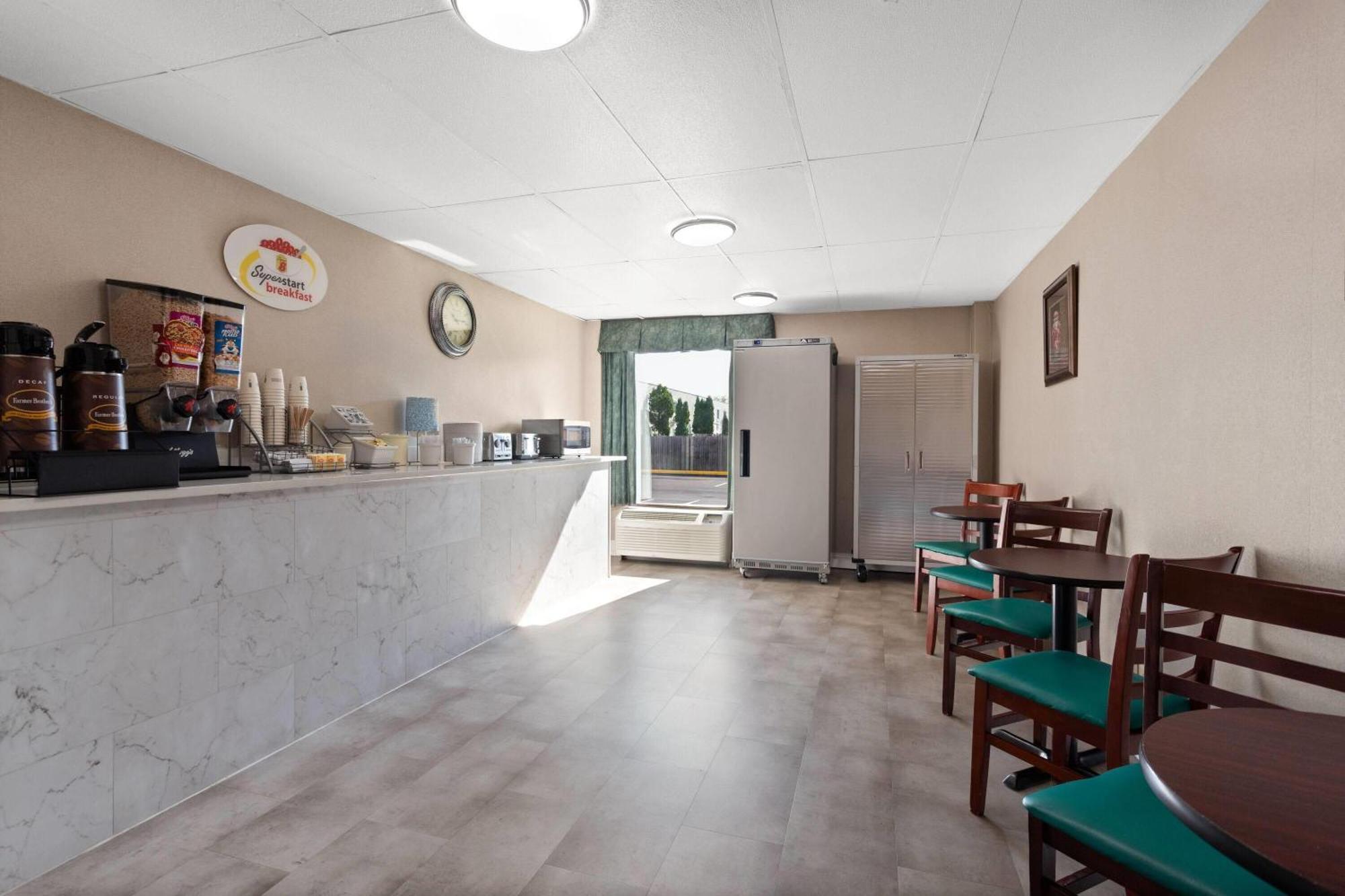Super 8 By Wyndham Columbus Otel Dış mekan fotoğraf